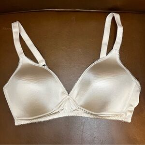 Wacoal Basic Beauty Wireless Contour Bra Size 34D Nude 856192